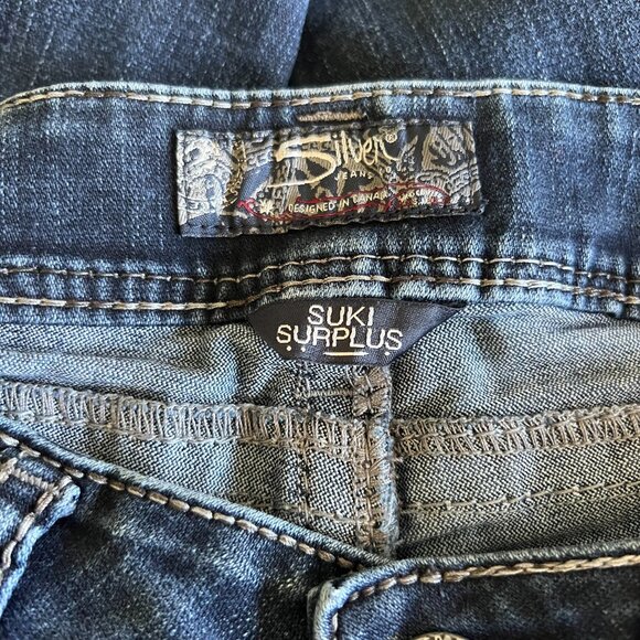 Silver Women's Jeans Suki Surplus 33x30 Bootcut Distressed Dark Wash Mid Rise - Picture 7 of 12